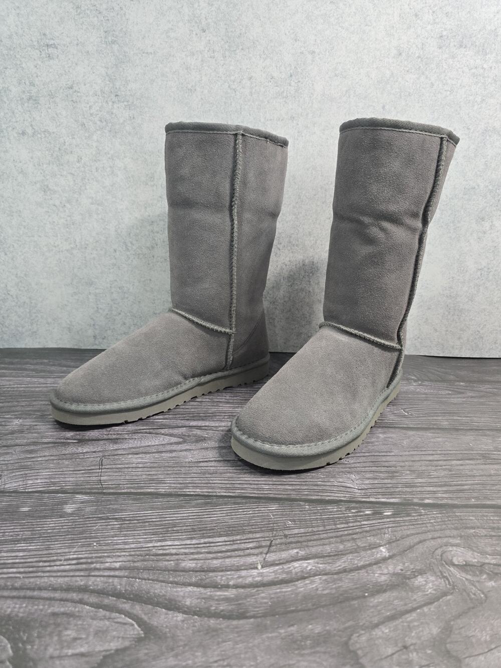 UGG Australia Classic Short Women’s Gray Suede Sheepskin Lined Boots 8.5